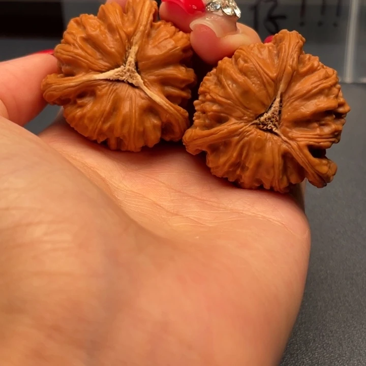 浮***い文玩核桃吊坠白狮子