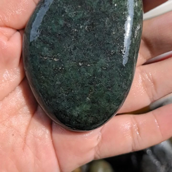 石材铭****卖藏玉药王石原石手把件一个