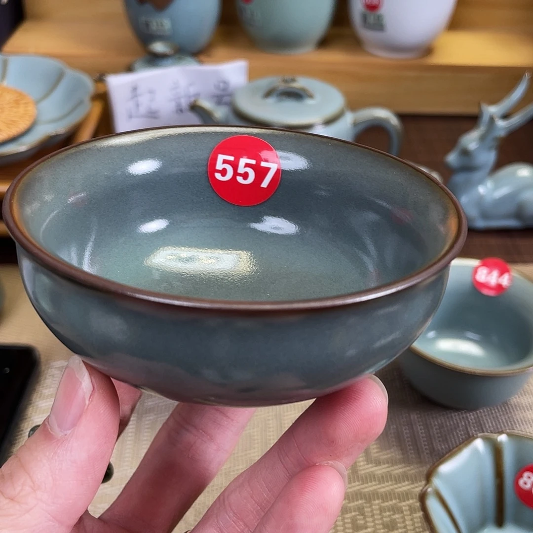 瓷片。。。。。。。。。。。。。