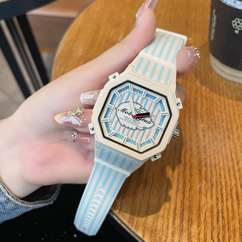 高颜值大表盘女士手表多巴胺学生手表女款潮流撞色复古条纹休闲表