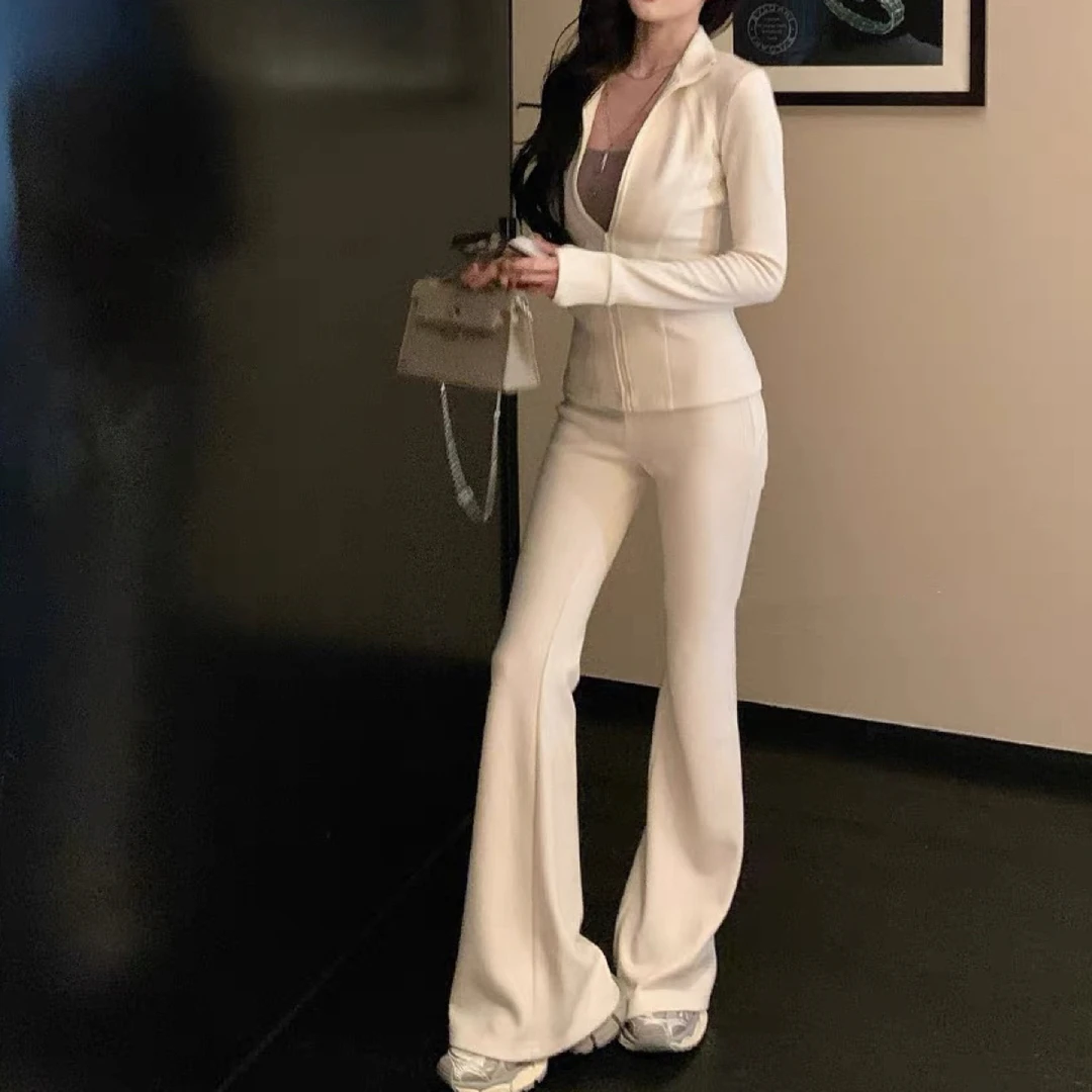 小小仟 秋季穿搭白色针织运动套装女上衣修身显瘦微喇休闲裤子