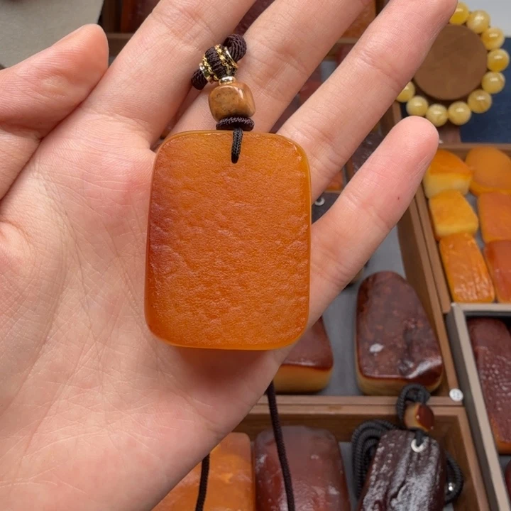 蜜蜡吊坠(赠链)未镶嵌