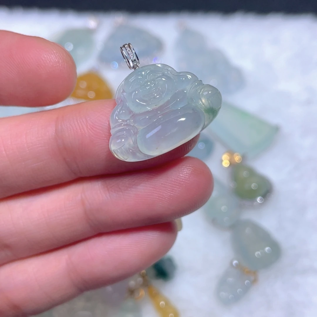 翡翠18K金镶嵌颈饰翡翠