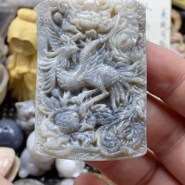 颈饰未镶嵌硅化珊瑚（珊瑚玉）
