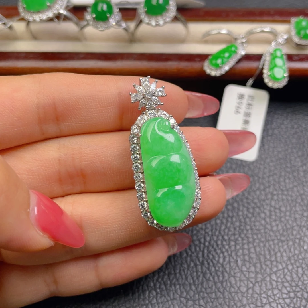 翡翠银S925镶嵌颈饰翡翠