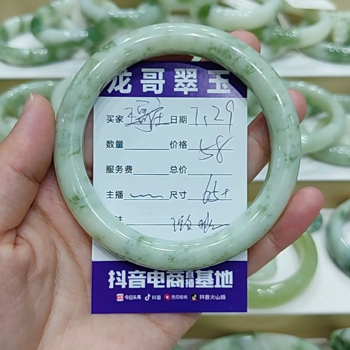 王***姐透闪石-蛇纹石玉未镶嵌手镯