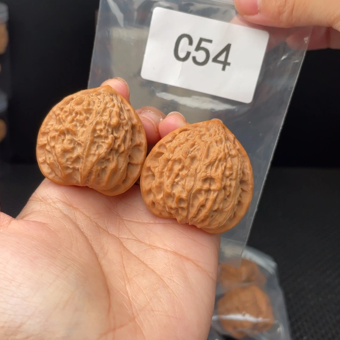 文玩核桃把件40金牛