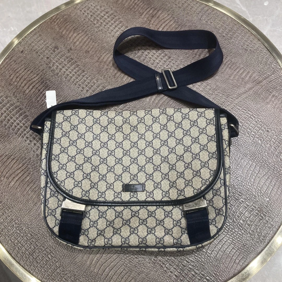 95新 GUCCI/古驰 gucci 帆布斜挎包/96新/NB9651