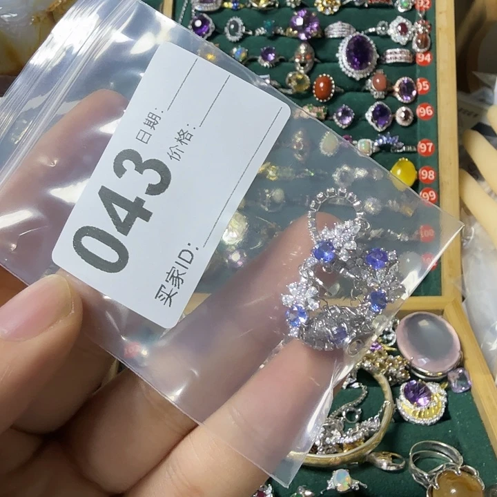 银S925镶嵌颈饰坦桑石今****?