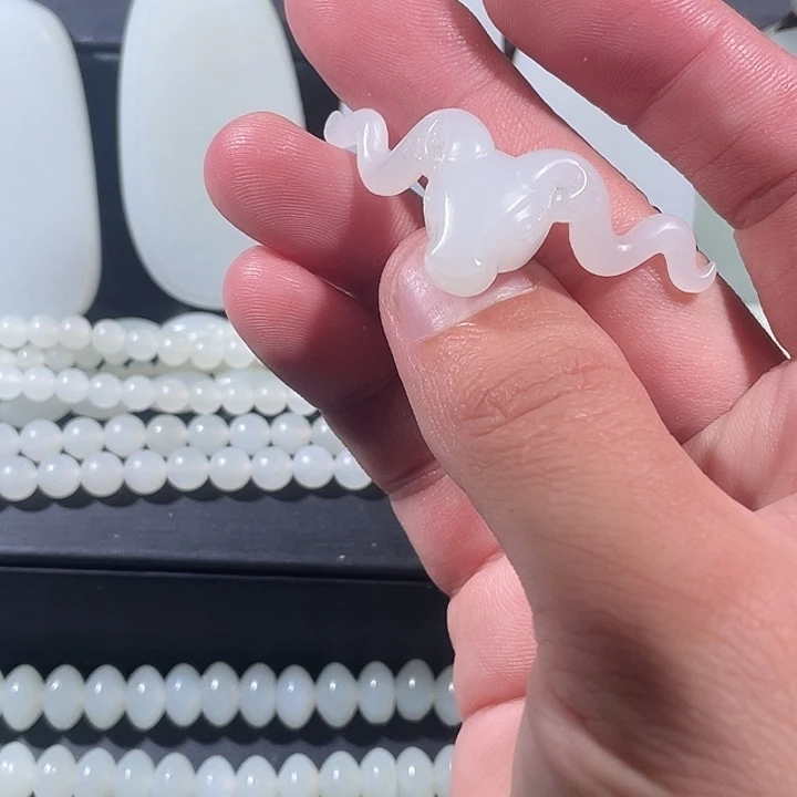 和田玉未镶嵌吊坠(不含链)羊羊得意