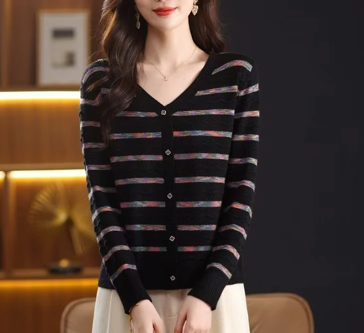 【梦姿若】2025春秋时尚V领宽松条纹针织长袖百搭打底衫