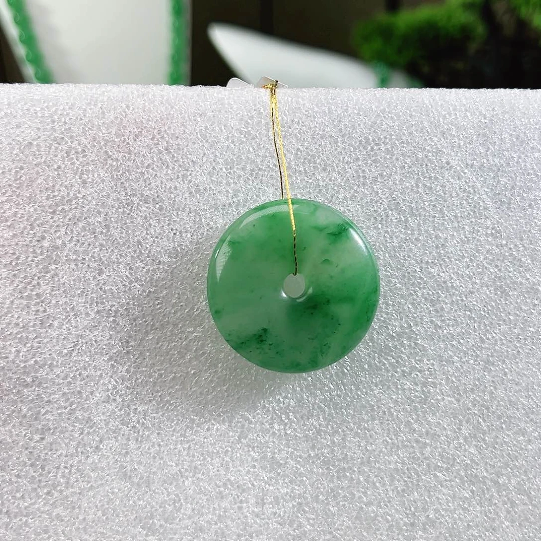 石英质玉未镶嵌颈饰
