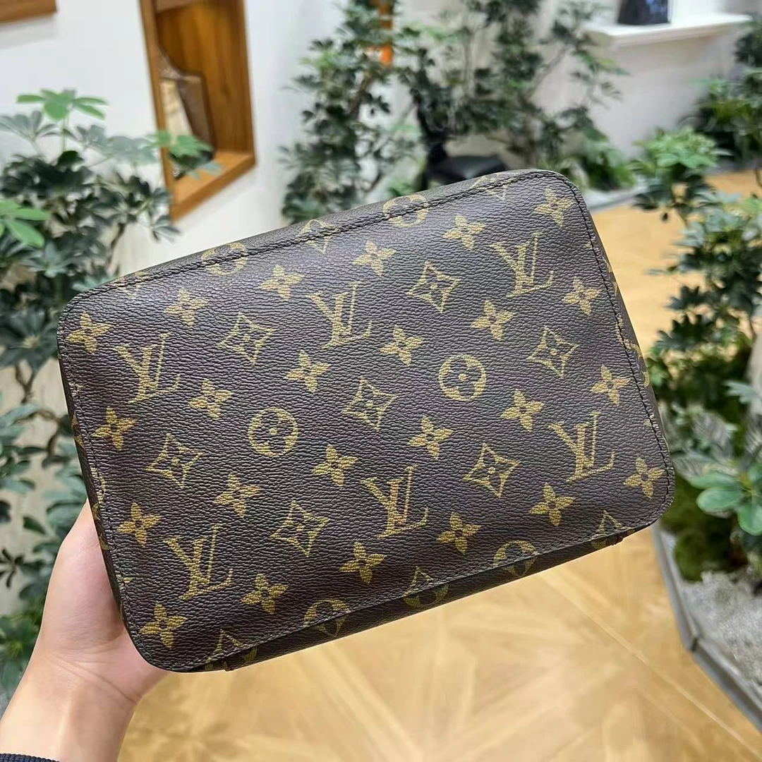 99新 LouisVuitton/路易威登 蔚蓝/老花洗漱包  化妆包  芯片