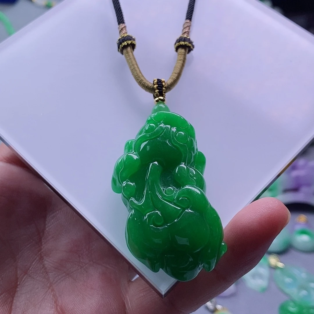 翡翠未镶嵌吊坠(赠链)