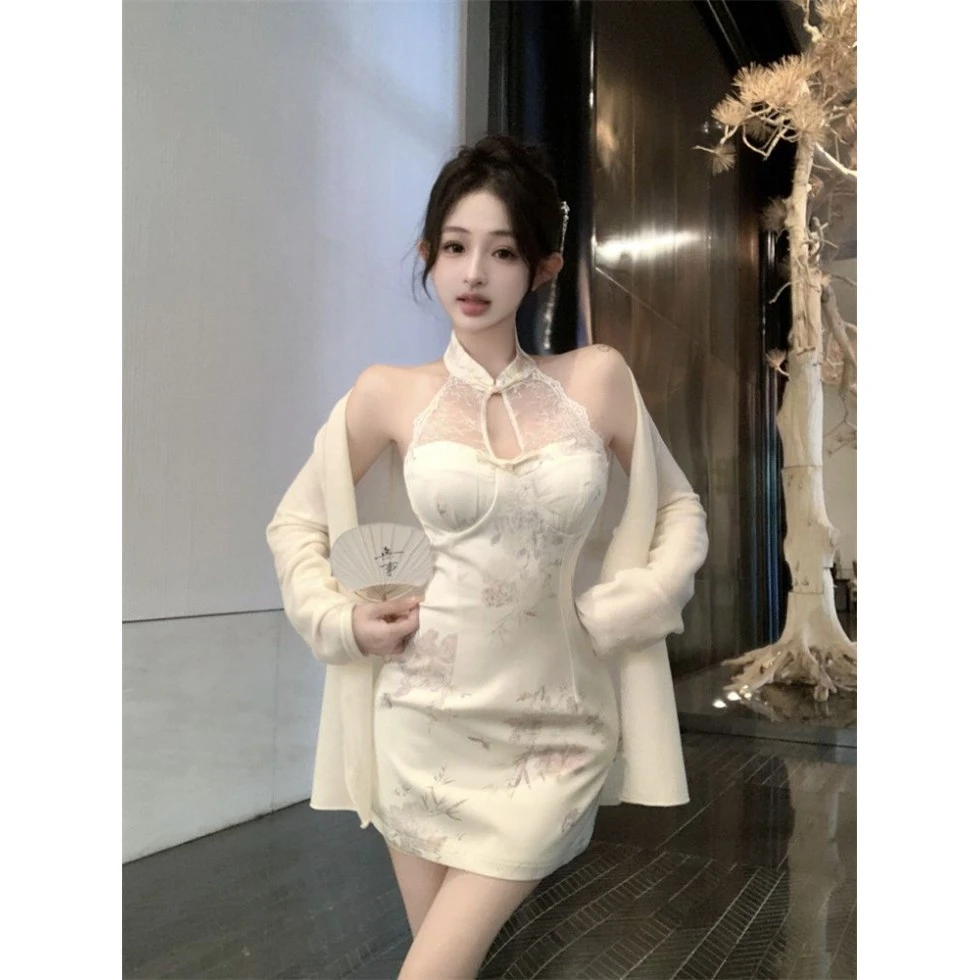 新中式国风旗袍吊带连衣裙女秋季绝美包臀小妈裙蕾丝挂脖抹胸裙子