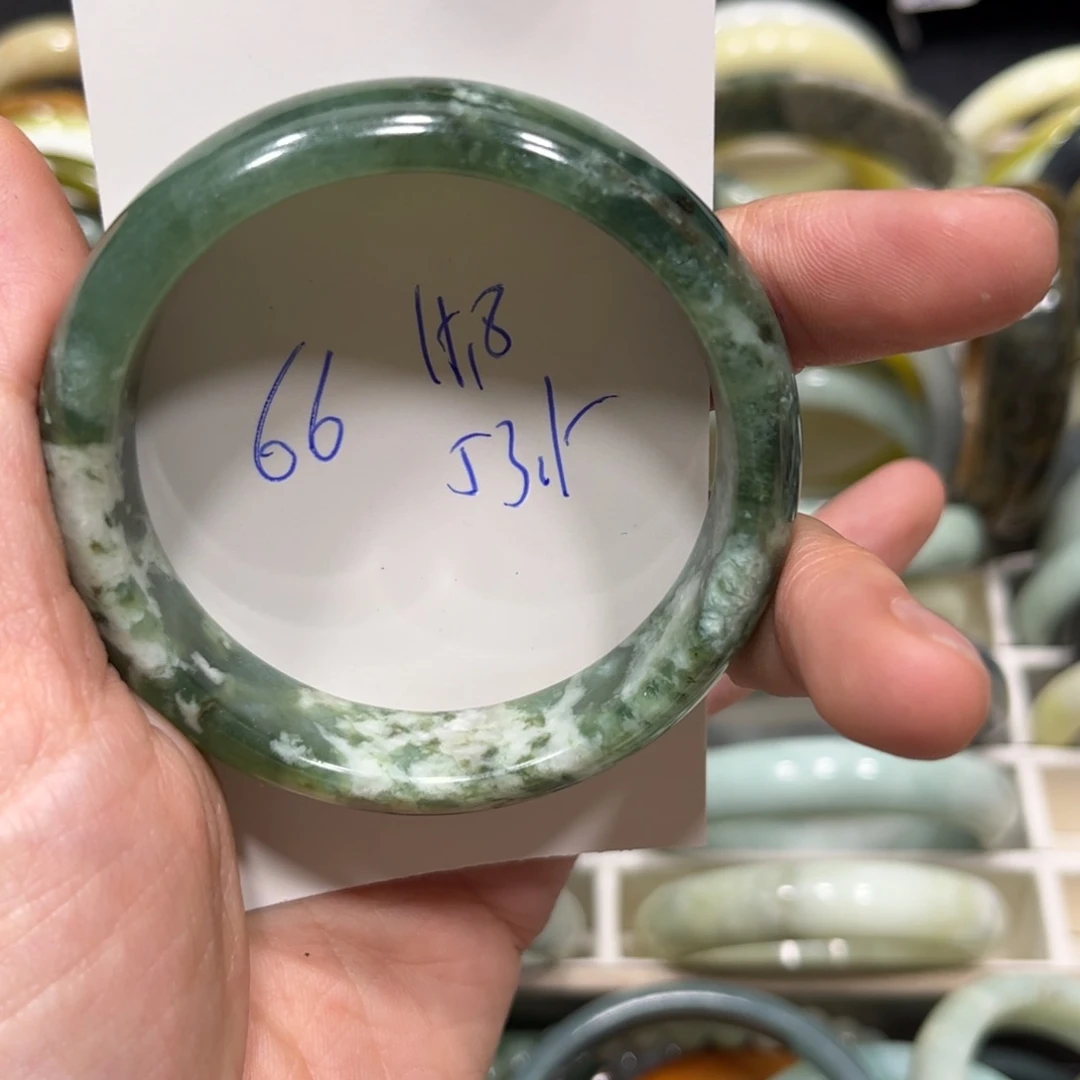 蛇纹石玉手镯未镶嵌