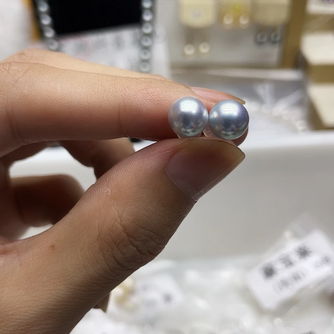 18K金镶嵌海水珍珠耳饰