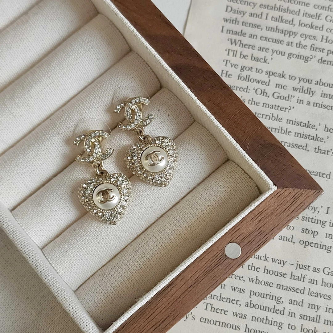 95新 Chanel/香奈儿 Azul-22B浅金色双C满钻珍珠爱心耳钉39549