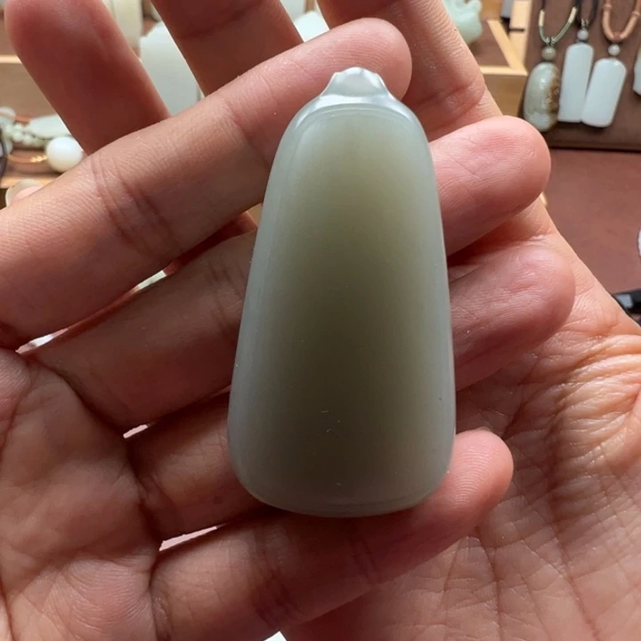 和田玉未镶嵌颈饰且末平安牌