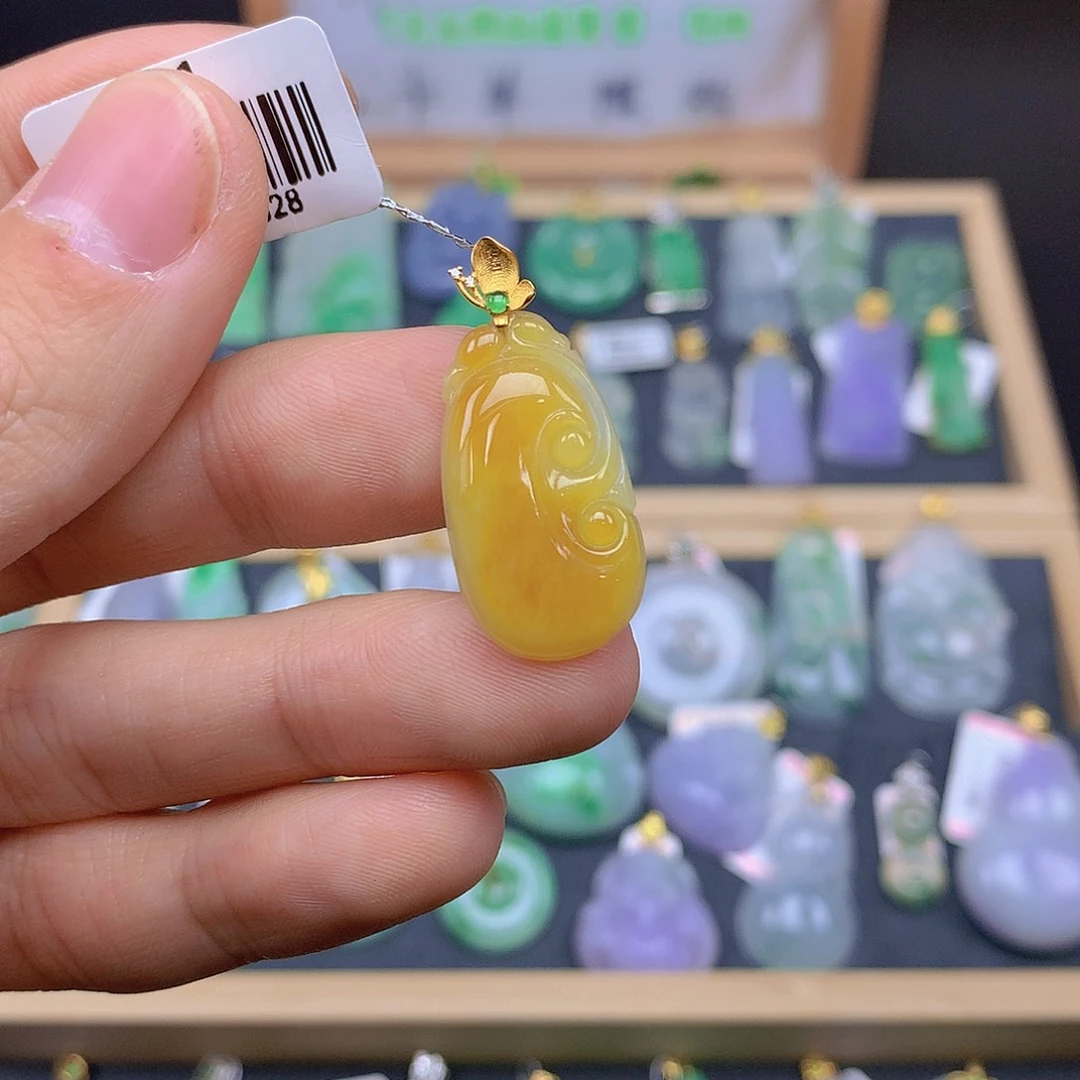 翡翠颈饰18K金镶嵌翡翠