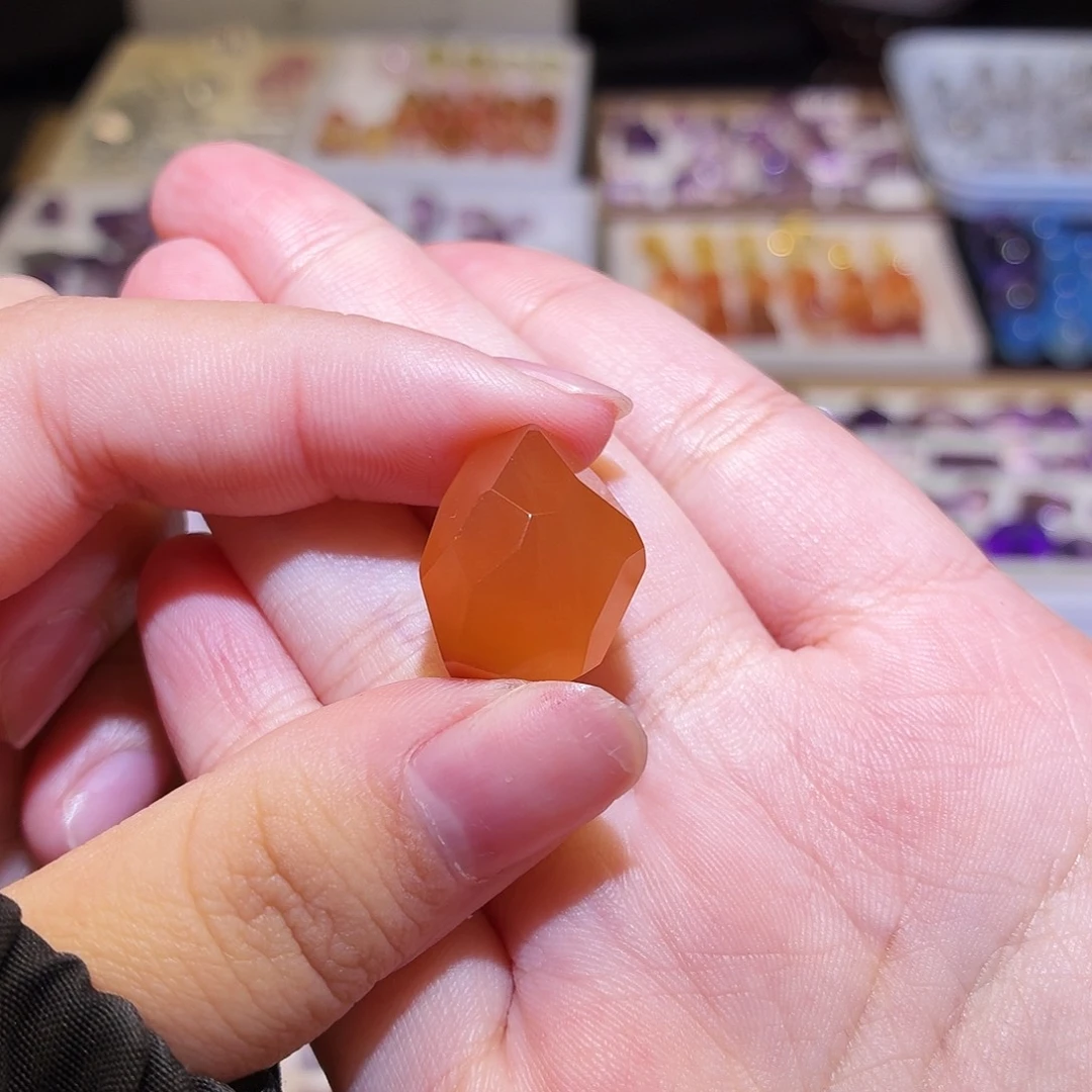 未镶嵌水晶吊坠(不含链)红兔毛 随形 打孔定制不退换