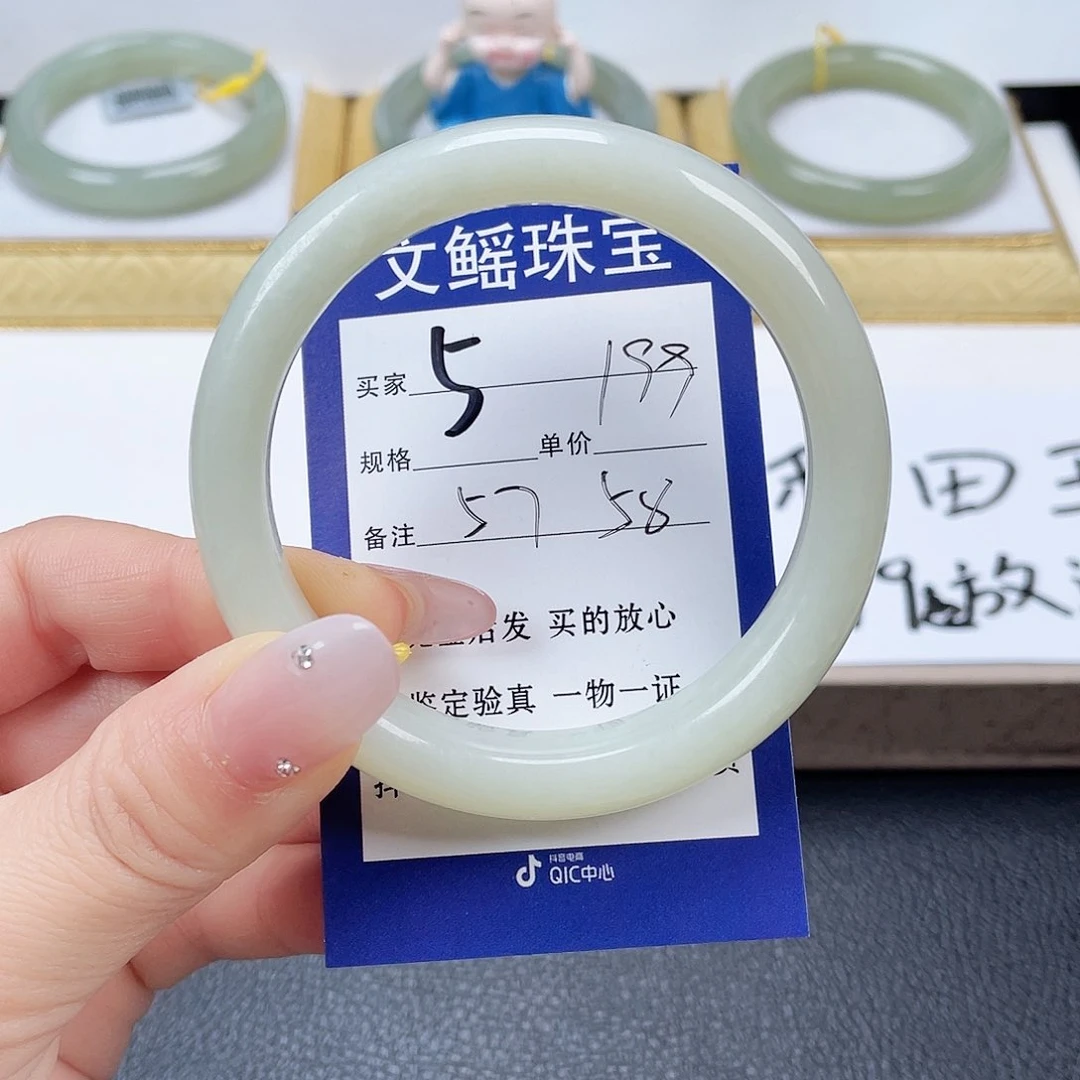 未镶嵌手镯和田玉