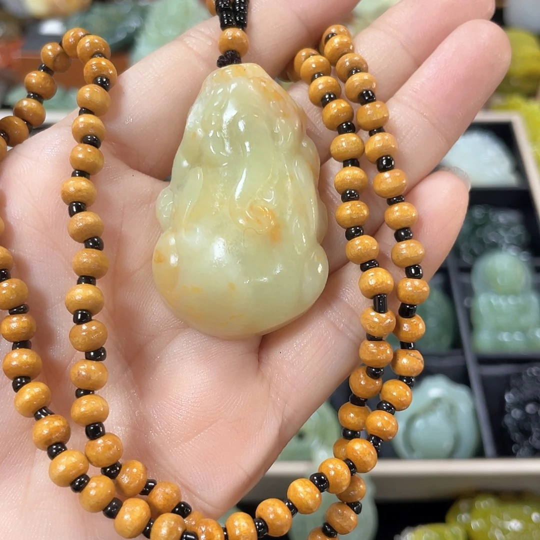 蛇纹石玉颈饰未镶嵌