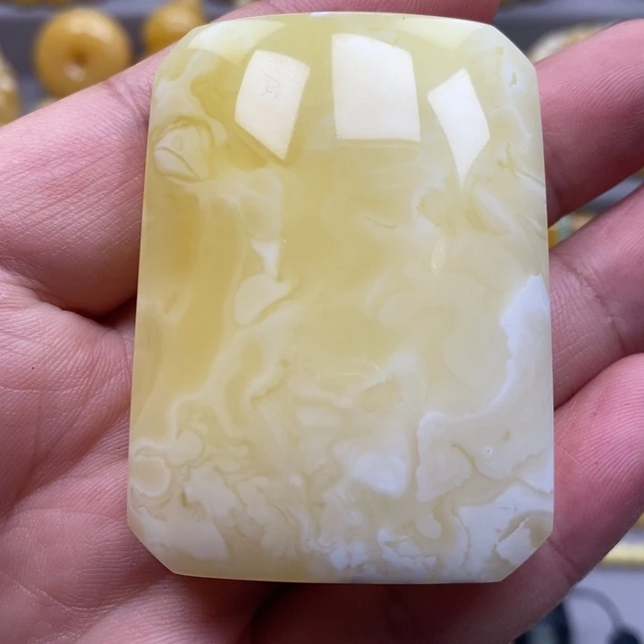 琥珀未镶嵌颈饰吊坠