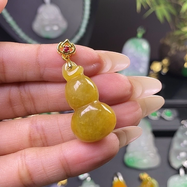 翡翠未镶嵌吊坠(赠链)