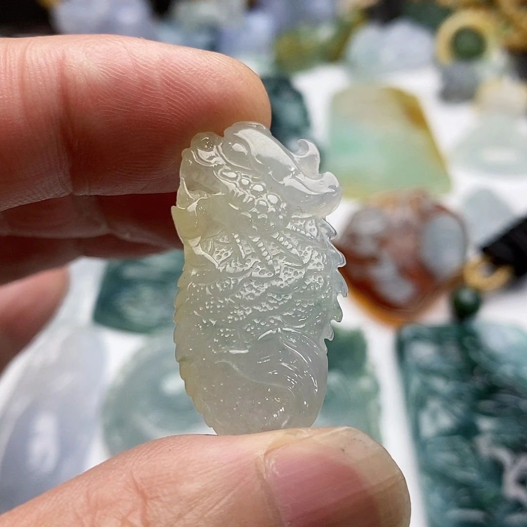 颈饰未镶嵌翡翠龙头鱼