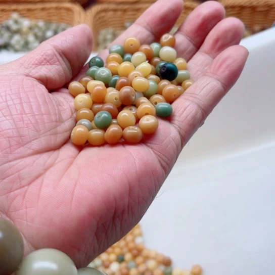 白玉菩提吊坠瑕疵8-6双色苹果240颗