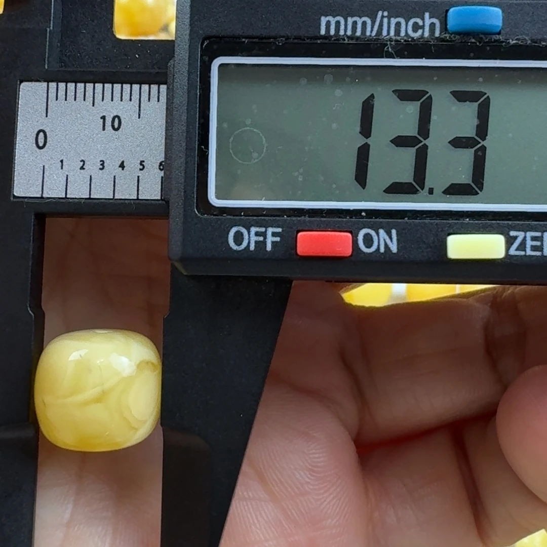 蜜蜡未镶嵌裸石15杂