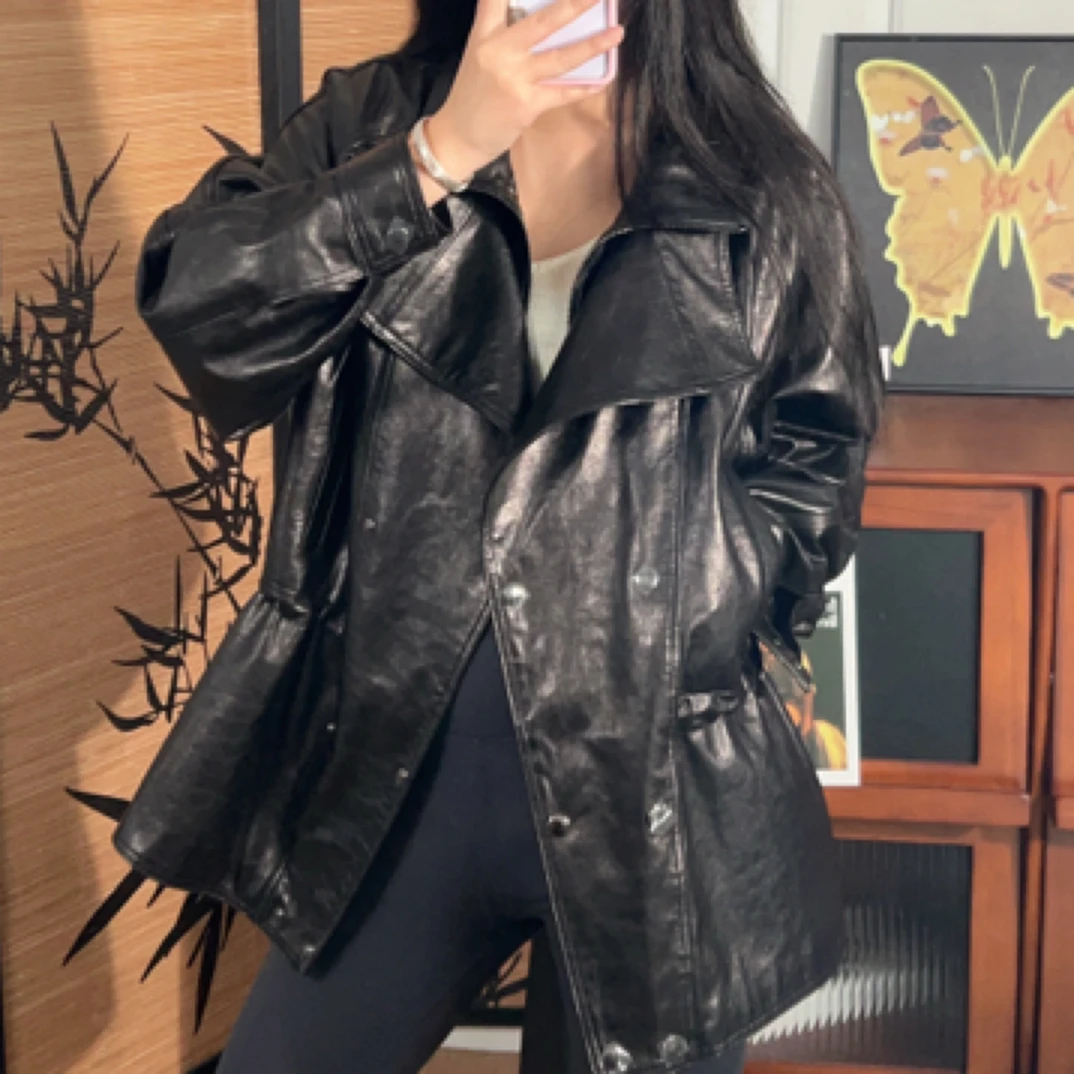 油蜡头层双层领抽褶收腰中长款黑色真皮皮衣秋季外套女