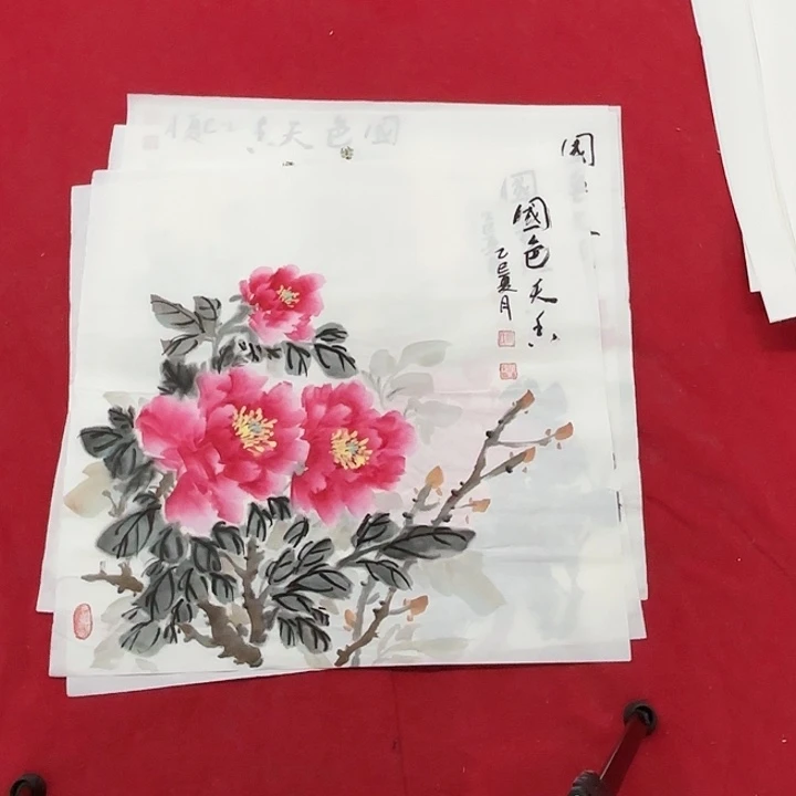 国画花鸟等图案为一体而