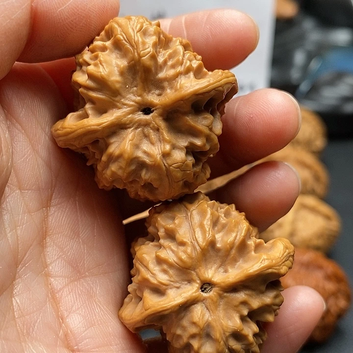 文玩核桃吊坠野狼35尺