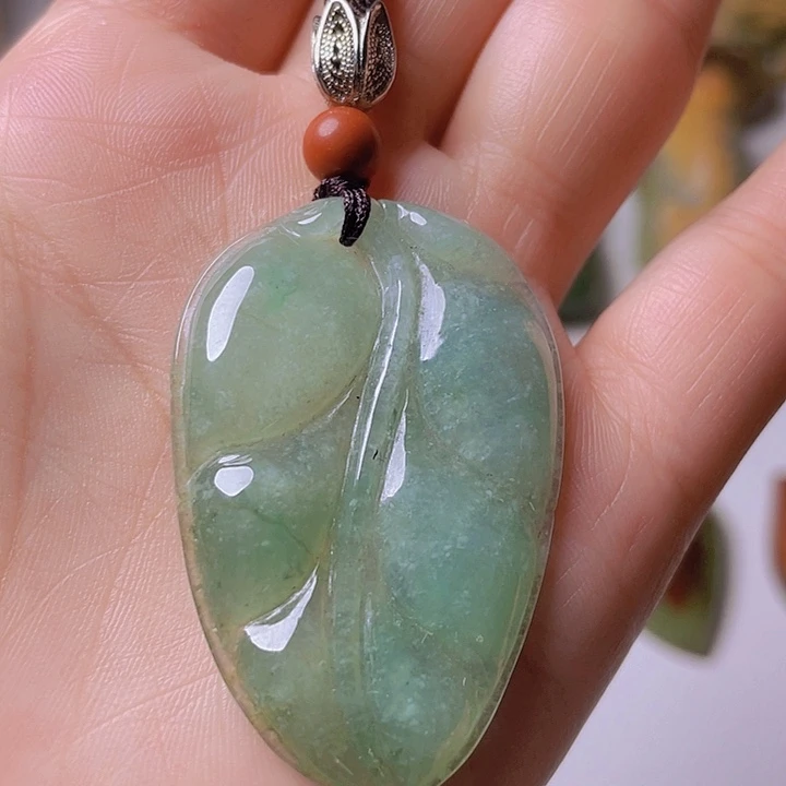 和田玉手把件未镶嵌