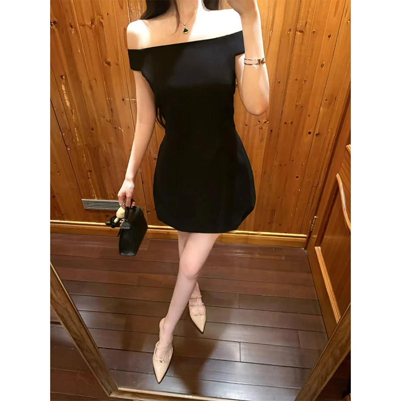 财阀千金贵气高级感时尚气质设计款一字肩连衣裙收腰显瘦修身短裙