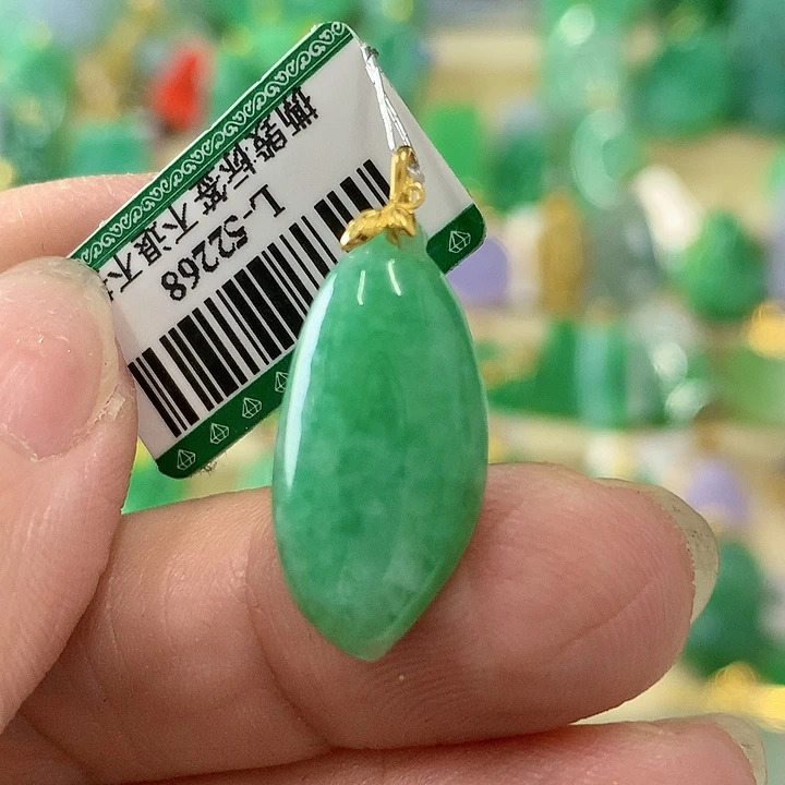 翡翠颈饰18K金镶嵌挂件