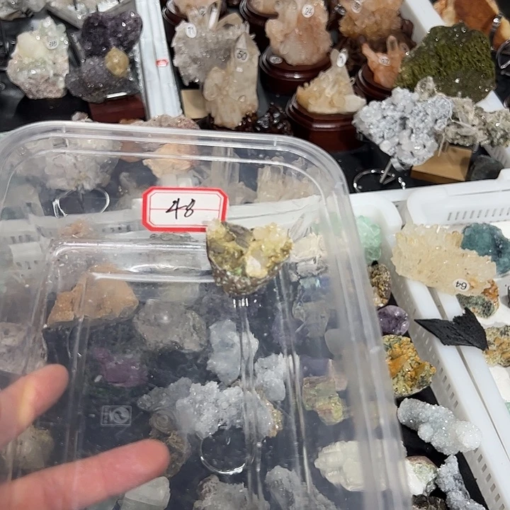 小***七未镶嵌珠宝半成品水晶