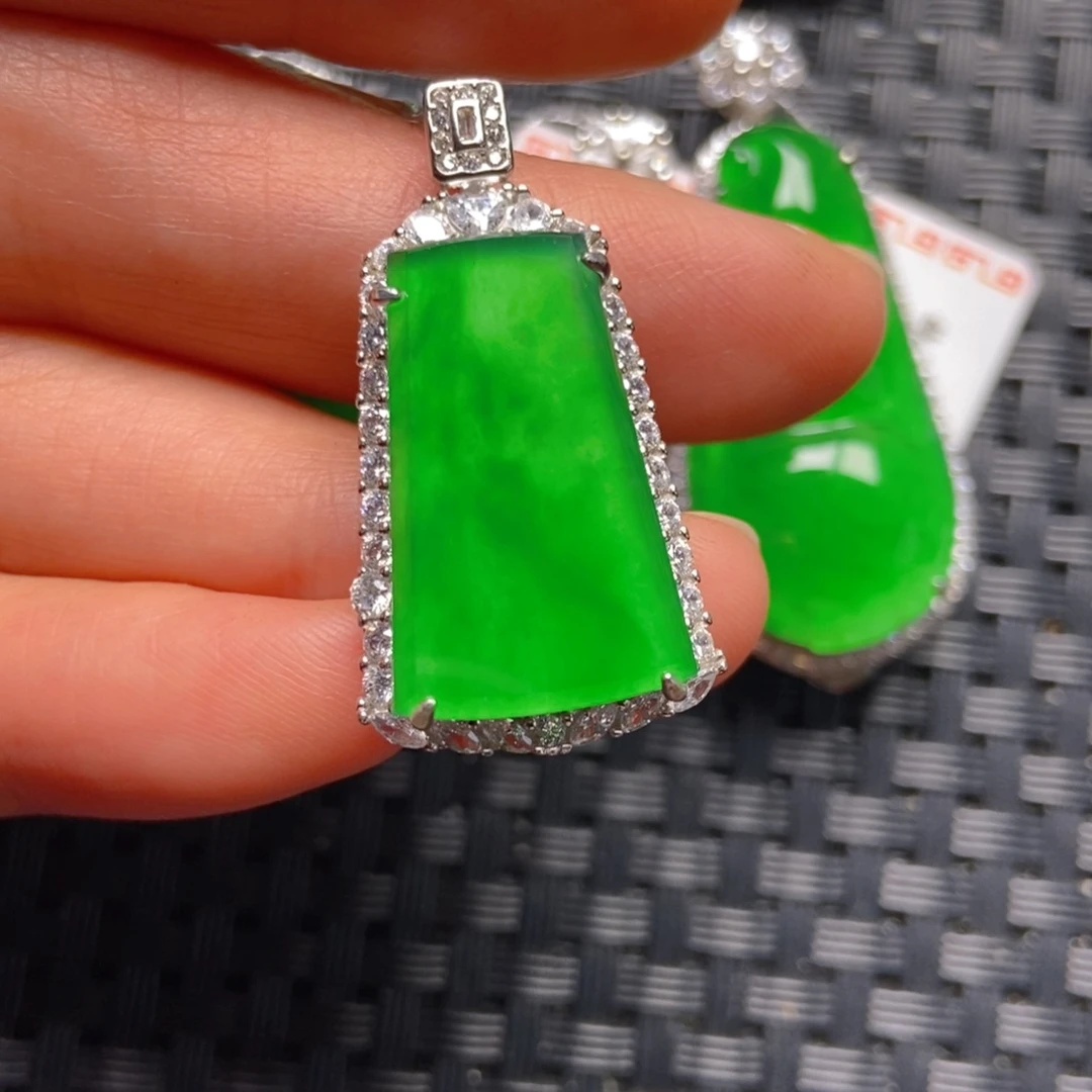 翡翠银S925镶嵌颈饰无事吊坠