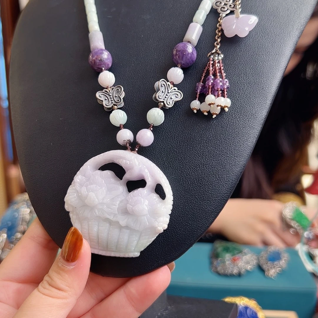 翡翠未镶嵌颈饰国风