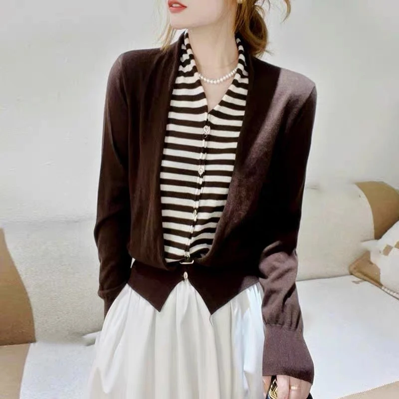 温文尔雅撞色斌拼接假两件针织开衫春秋冬收腰卷边V领系毛衫