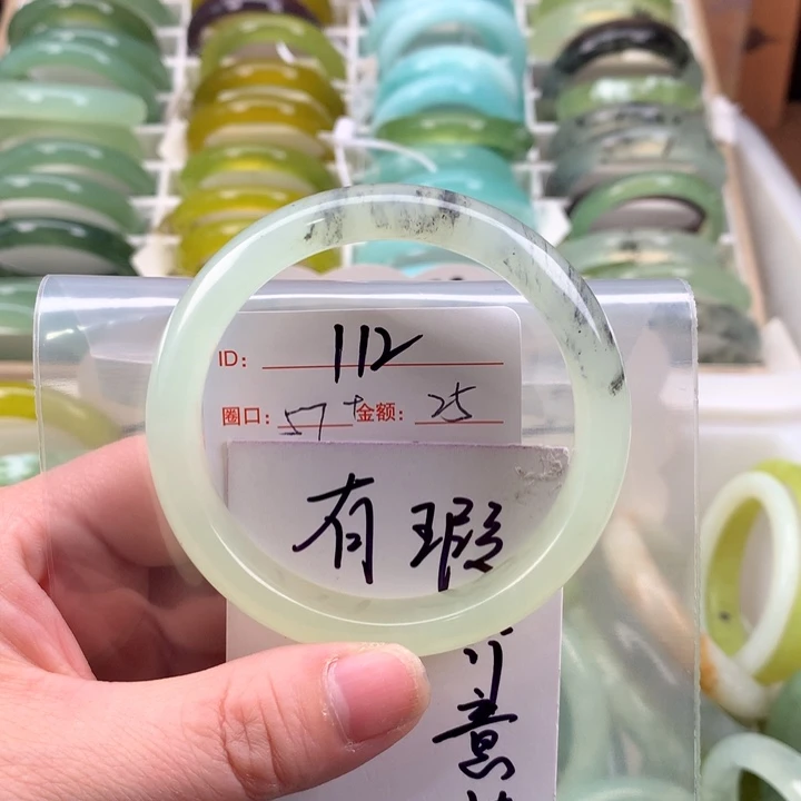 蛇纹石玉手镯未镶嵌小*嫣