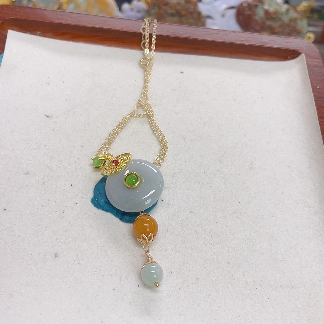 翡翠未镶嵌颈饰平安扣