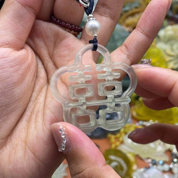 蛇纹石玉未镶嵌吊坠