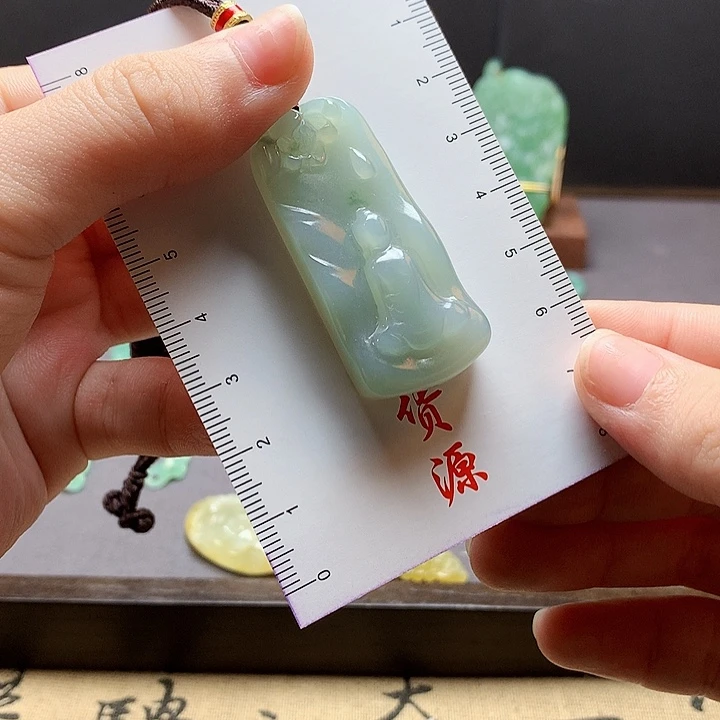 颈饰未镶嵌翡翠侠**，