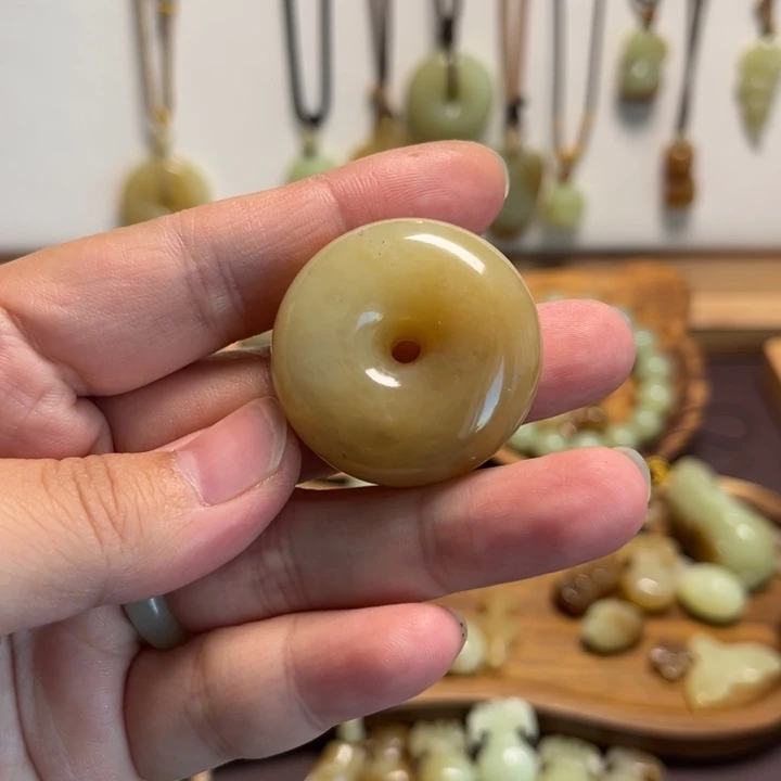 十***里和田玉未镶嵌颈饰