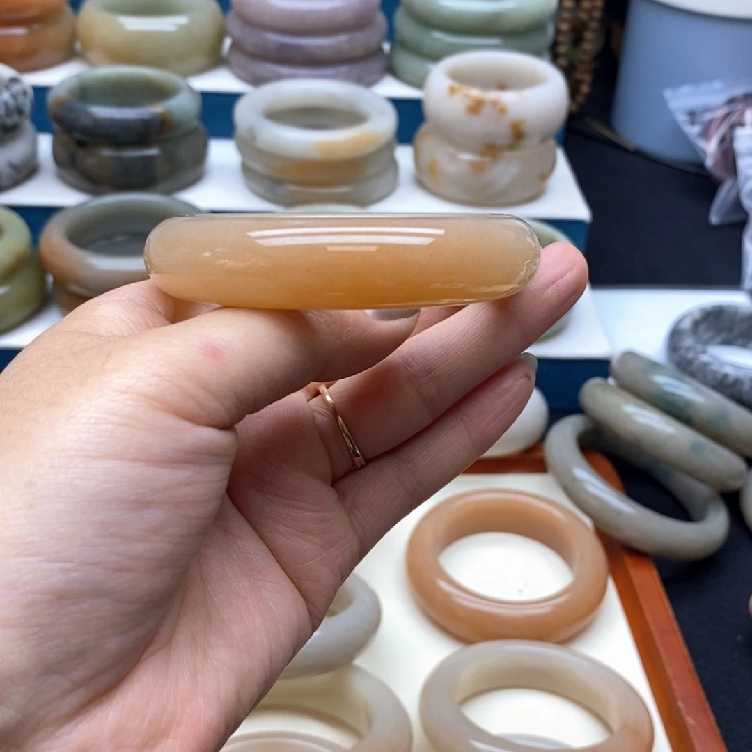 石英质玉未镶嵌手镯苏*安