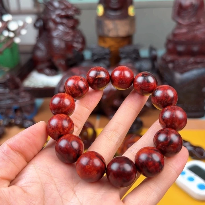 脆***鲨檀香紫檀(小叶紫檀)