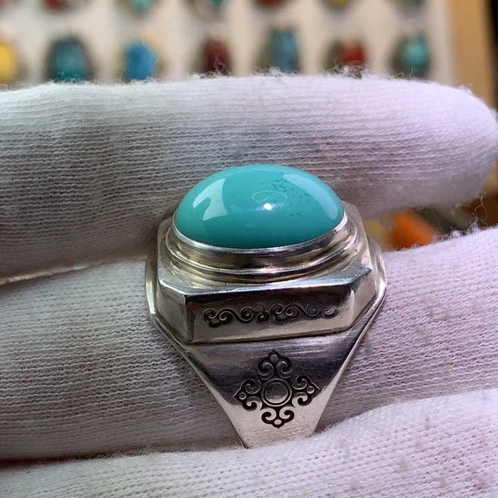 边***次绿松石足银镶嵌戒指
